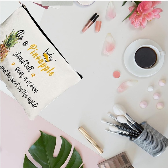 GREAT gift Idea or for you!“Be A Pineapple…Sweet on the Inside” Cosmetic Bag Wa… - Picture 4 of 8